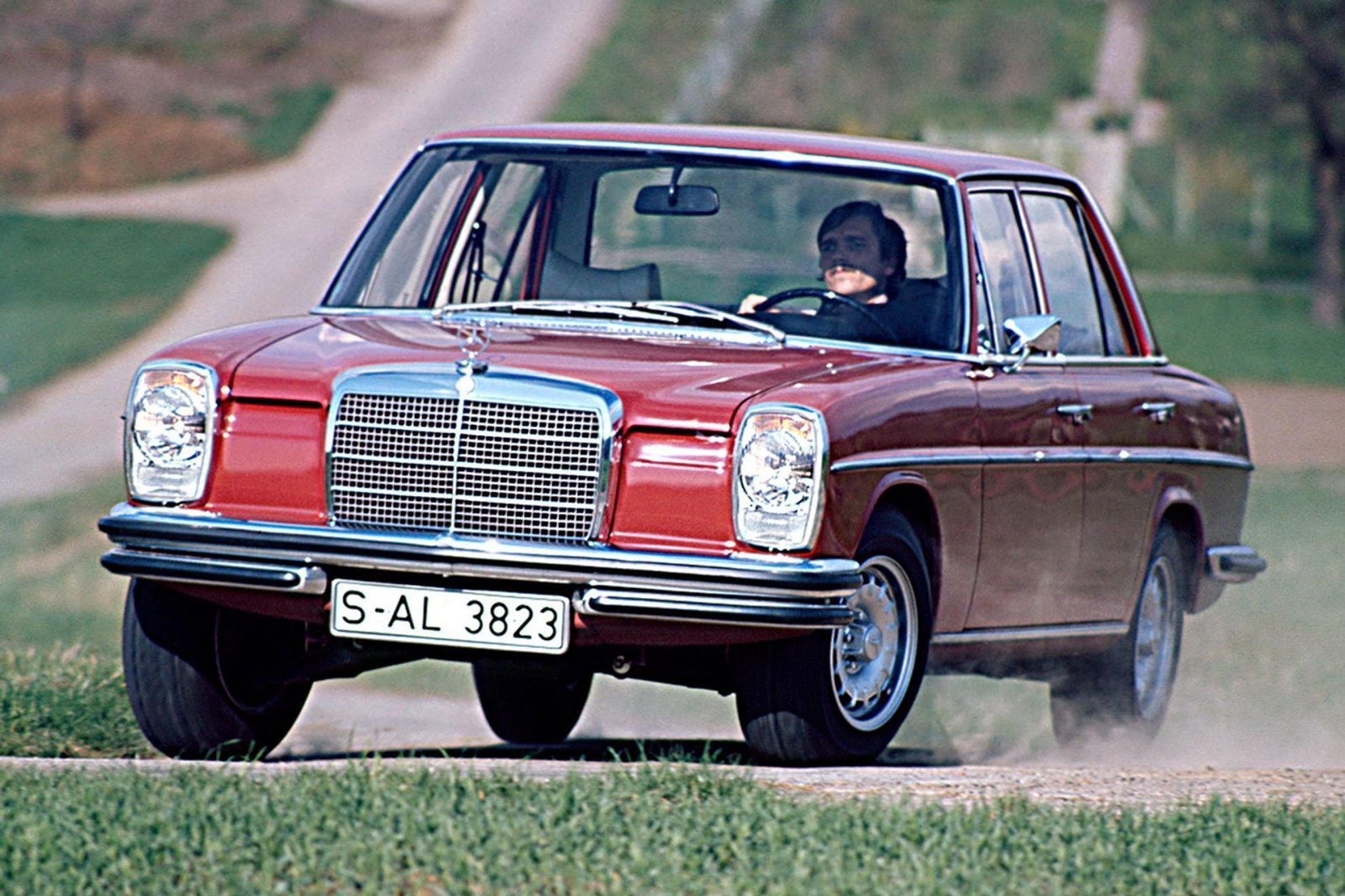 1 классик класс. Mercedes Benz w114. Mercedes-Benz w114/w115. Mercedes-Benz 230 w114. Мерседес Бенц w114/115.